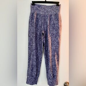 Athleta Salutation Printed Crop Jogger Purple Gray Pockets